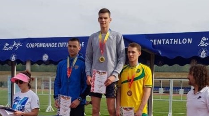 Антон Гадецкий выиграл два «золота» за день